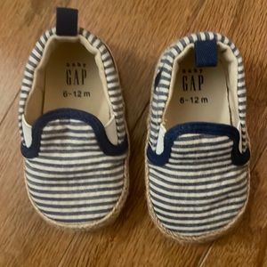 GAP stripe booties for 6-12 months